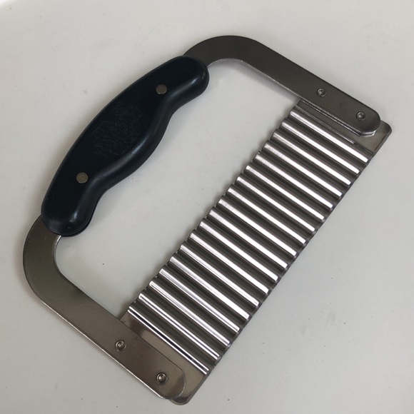 Pampered Chef Crinkle Cutter - Picture 3 of 3